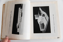 Load image into Gallery viewer, INTERNATIONAL ARCHITEKTUR | Bauhaus Bücher 1